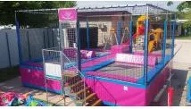 Trampolino con 4 postazioni mini, corridoio centrale. Allestimento speciale.